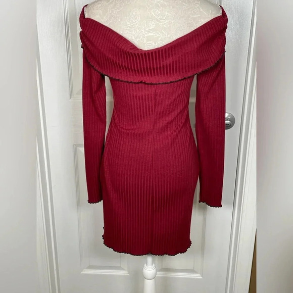 House of Harlow x Revolve Burgundy Off Shoulder Mini‎ Dress Medium - Picture 4 of 7